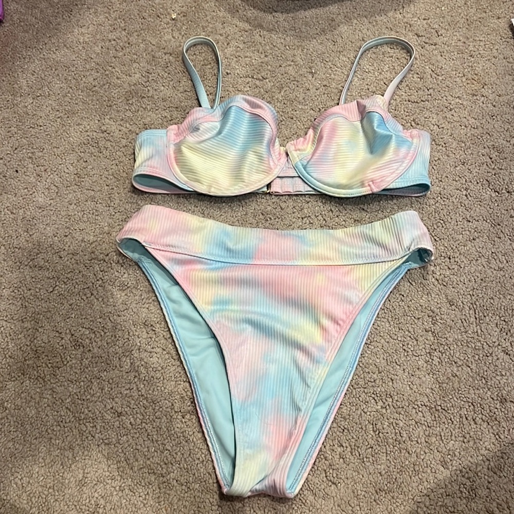 Hollister Swim 2 piece soft colors M/S